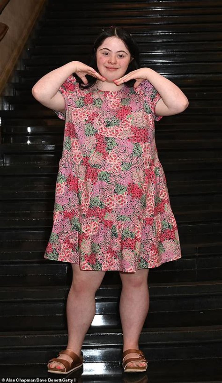 Ellie Goldstein Height, Age, Boyfriend, Biography, Wiki, Net Worth